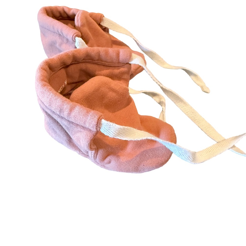 New without tags! Quince Mae clay baby booties. Size 6-12 months. Soft and cute